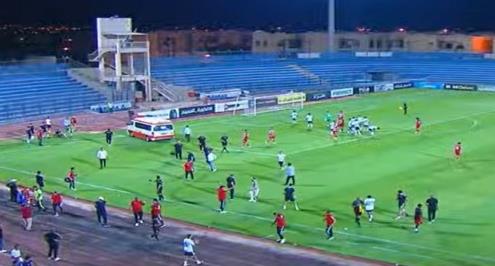 سقوط لاعب بلدية المحلة خلال مواجهة الجونة ونقله إلى المستشفى